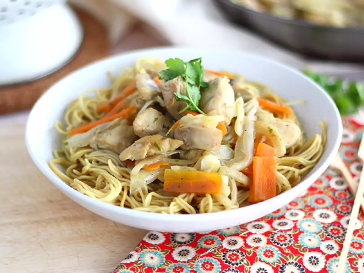 Recept Chow mein (chao men), kínai tészta csirkével és zöldségekkel