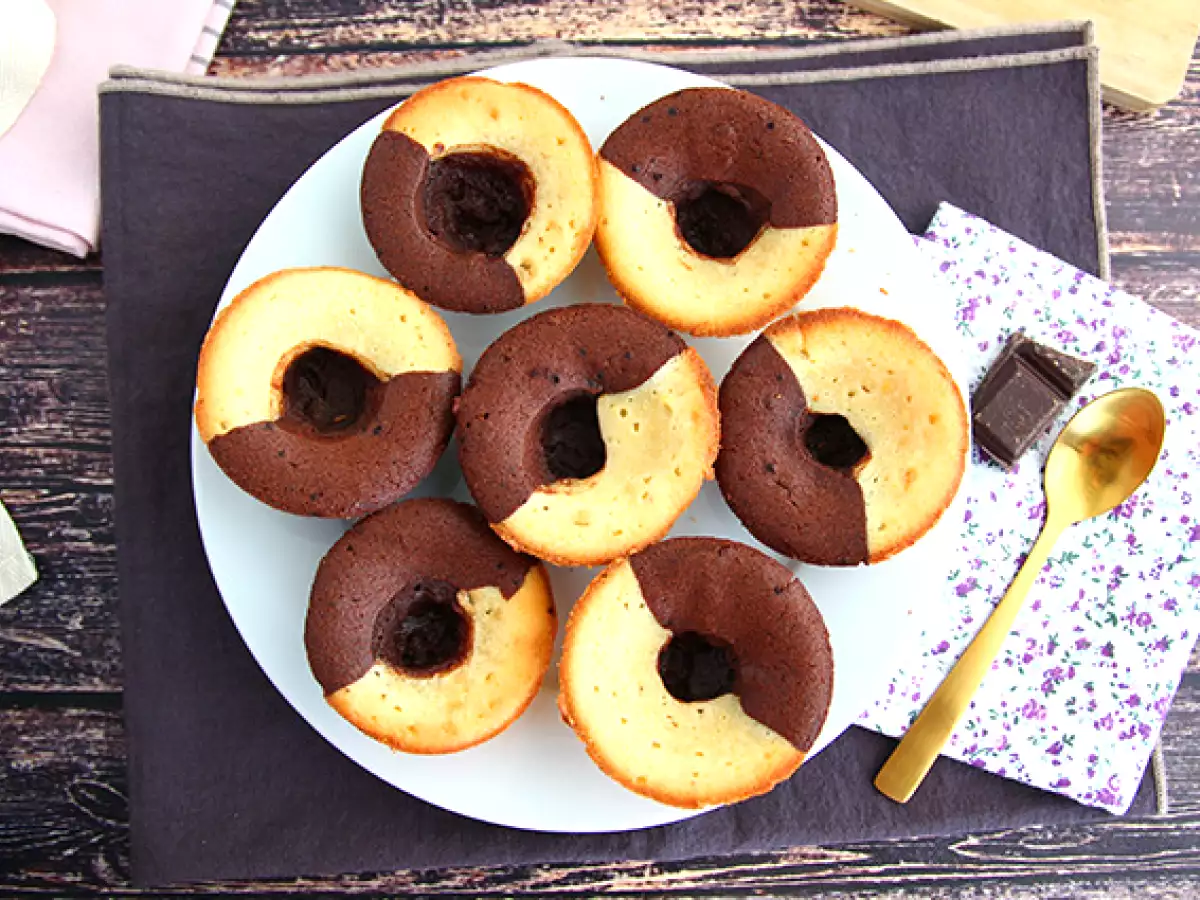 Recept Csokoládé/vanília kettős ízesítésű torta csokoládéval a közepén