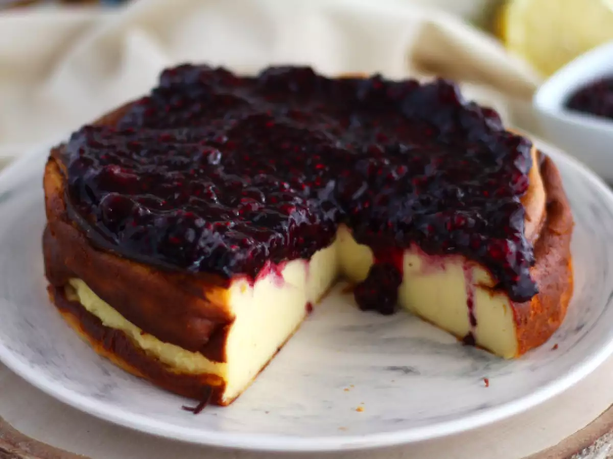 Recept Cukrozott sűrített tejes sajttorta piros gyümölcskompóttal