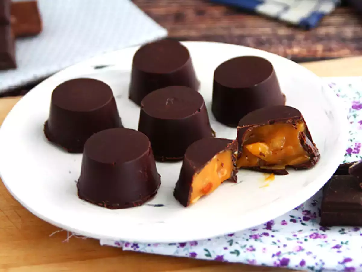 Recept Sós vajkaramellel és mandulával töltött csokoládék
