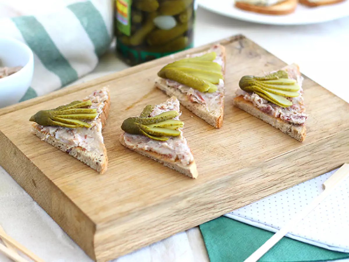 Recept Pirítós rillettel és uborkával