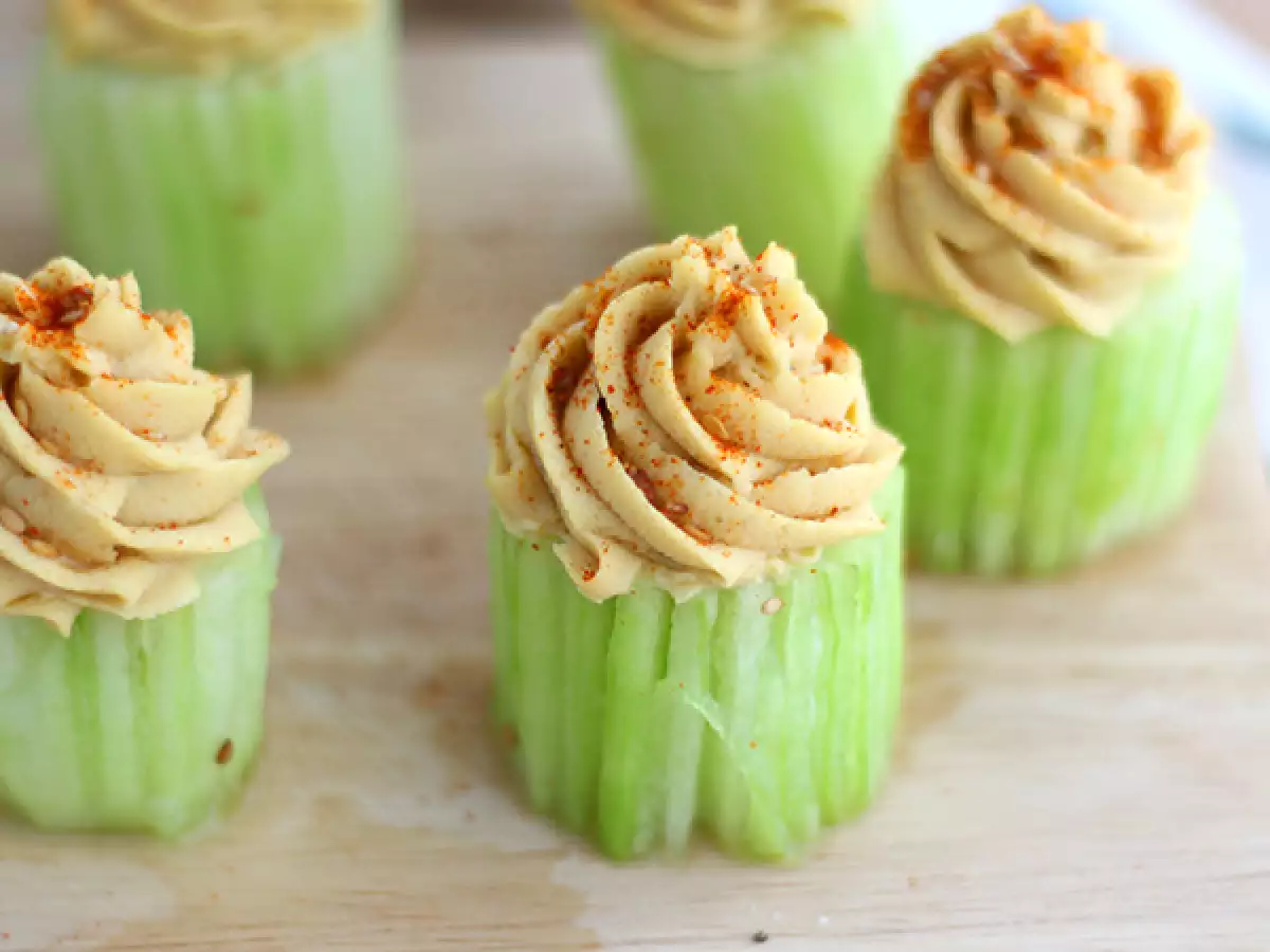 Recept Vegán uborka és humusz cupcakes