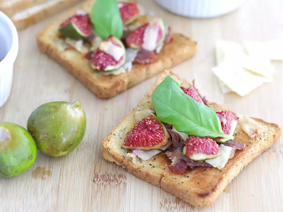 Recept Bruschetta fügével, parmezánnal és pármai sonkával