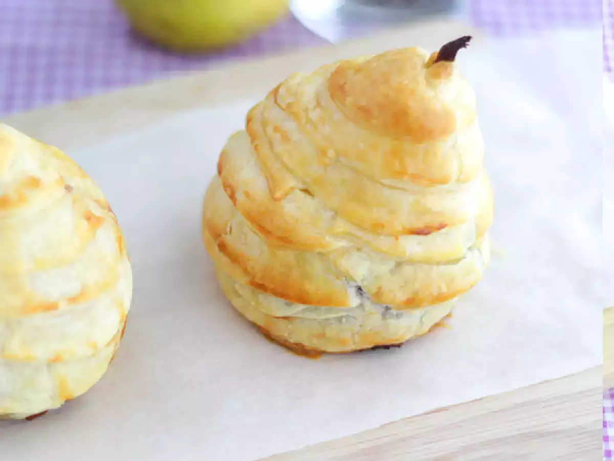 Recept Leveles tészta körte csokoládéval a közepén