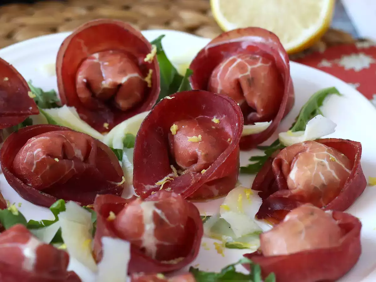 Recept Tortelloni di bresaola töltött rukkolával és ricotta sajttal: finom és 10 perc alatt kész!