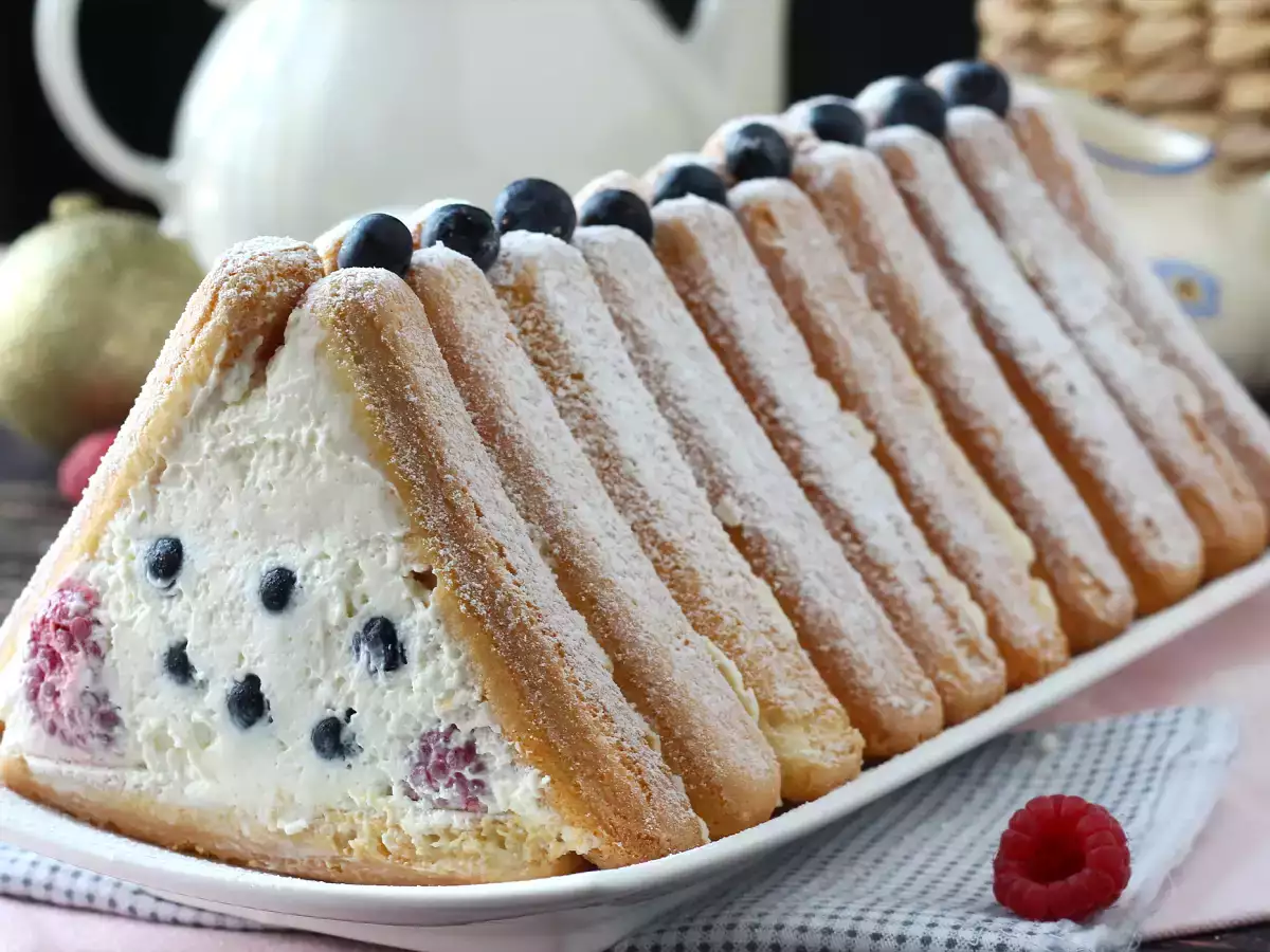 Recept Ehhez a piros gyümölcsös rönkhöz nincs szükséged formára!