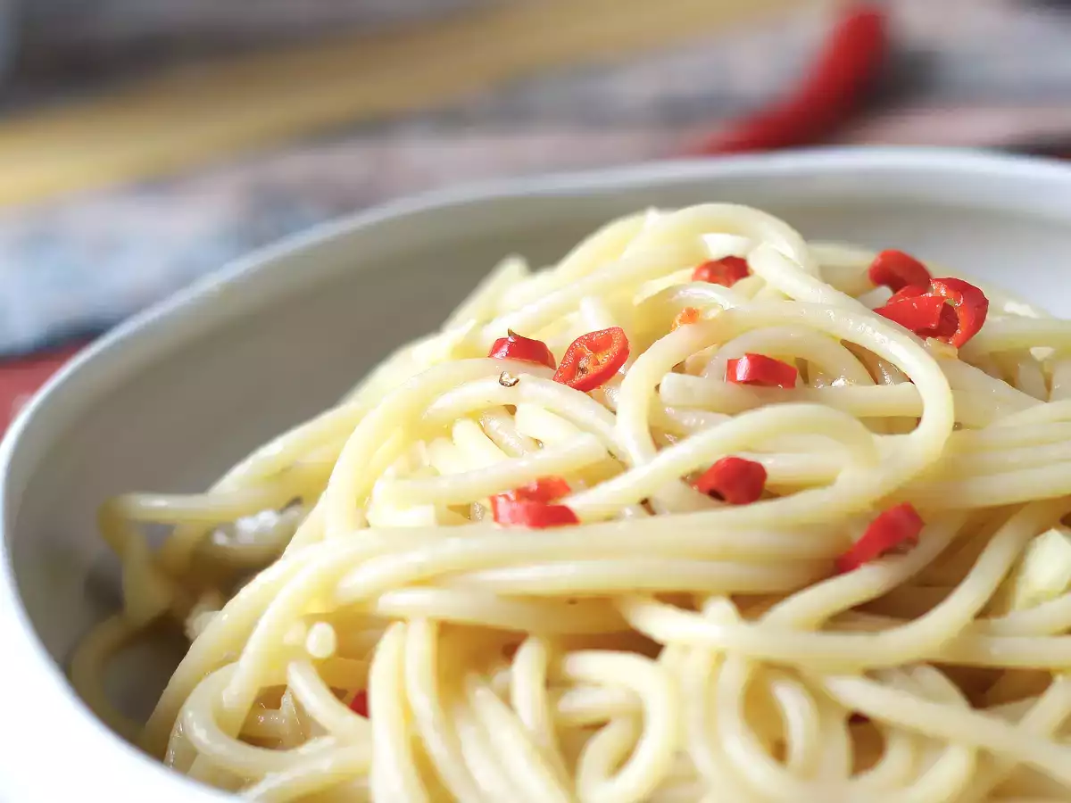 Recept Spagetti aglio, olio e peperoncino: az olasz hagyományok utolsó pillanatban elkészített étele
