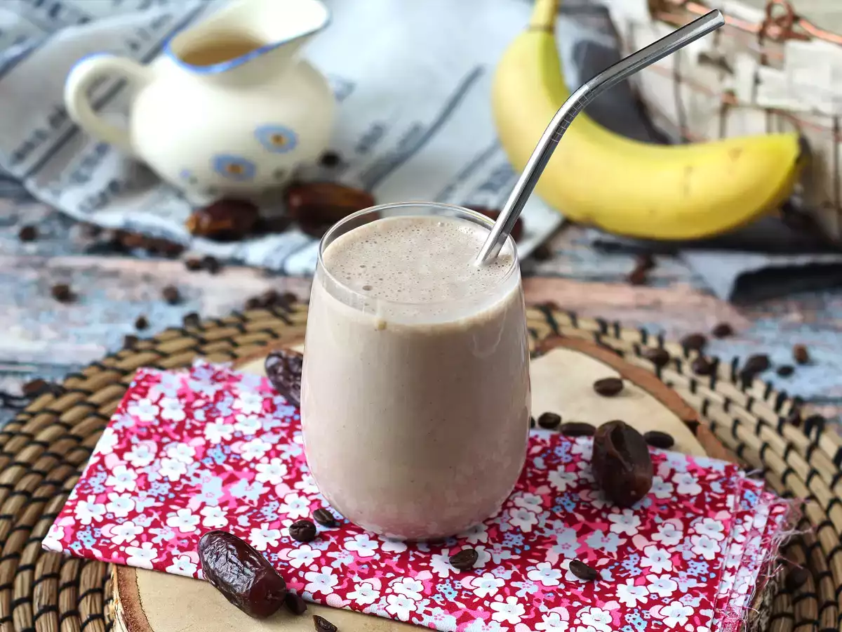 Recept Kávé és datolya turmix az ébredéshez!