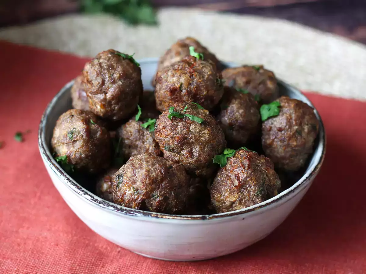 Recept Lágy húsgombócok légsütőben: gyors és egyszerű recept marhahússal