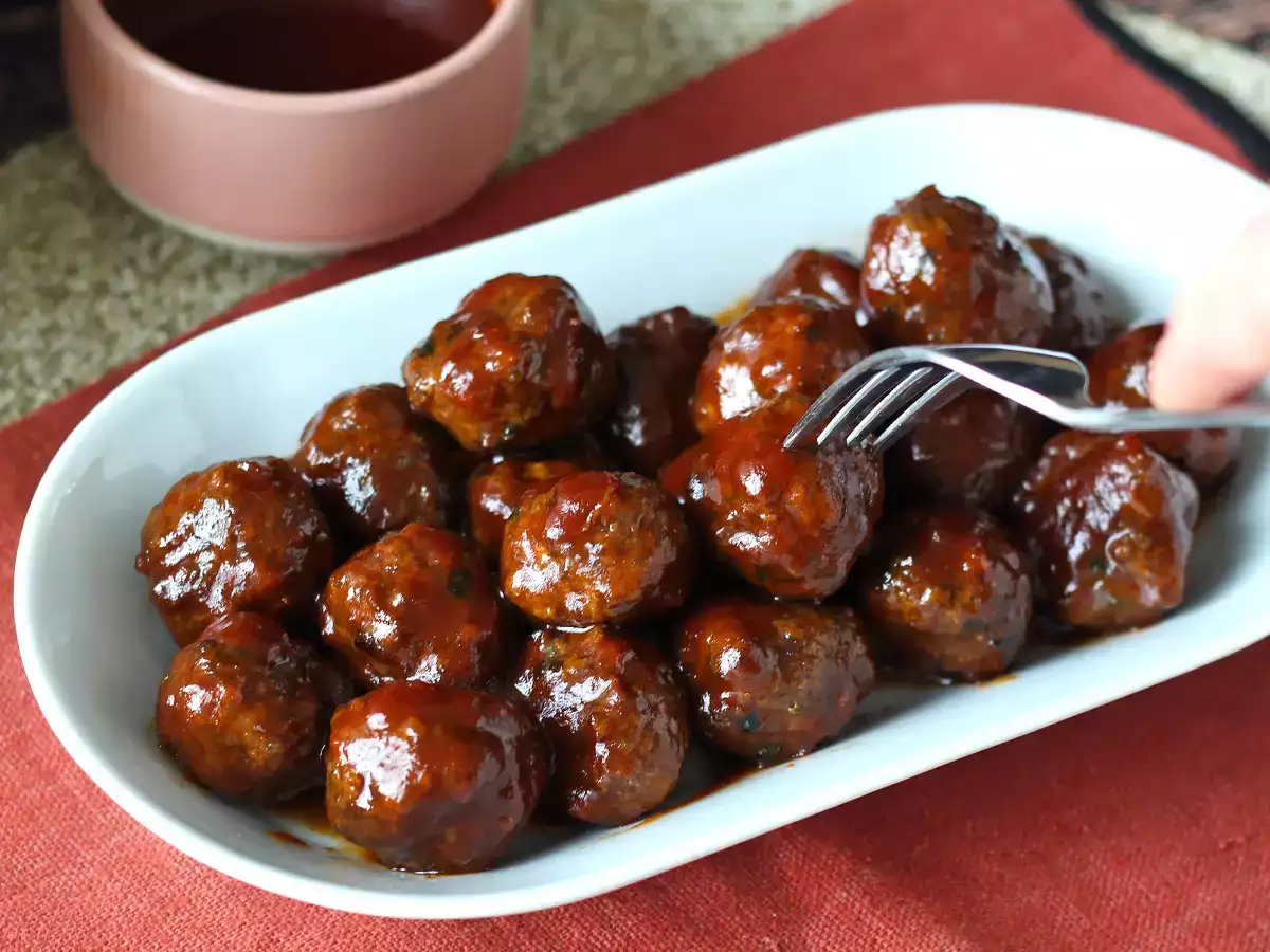 Recept Húsgombócok légsütőben édes és savanyú barbecue mártással: egyszerű és ízletes recept