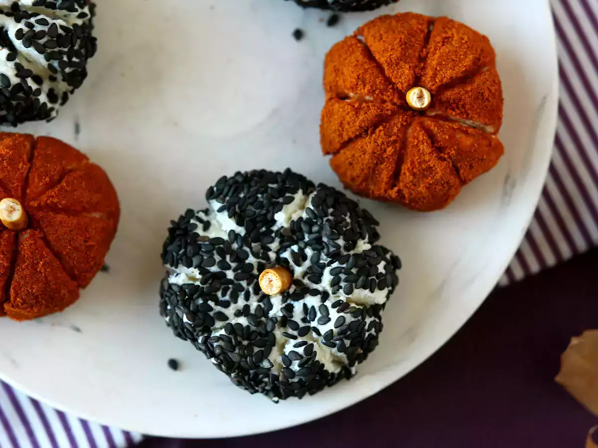 Recept Aperitif sajtkrém sütőtök alakban, tökéletes halloweenre!