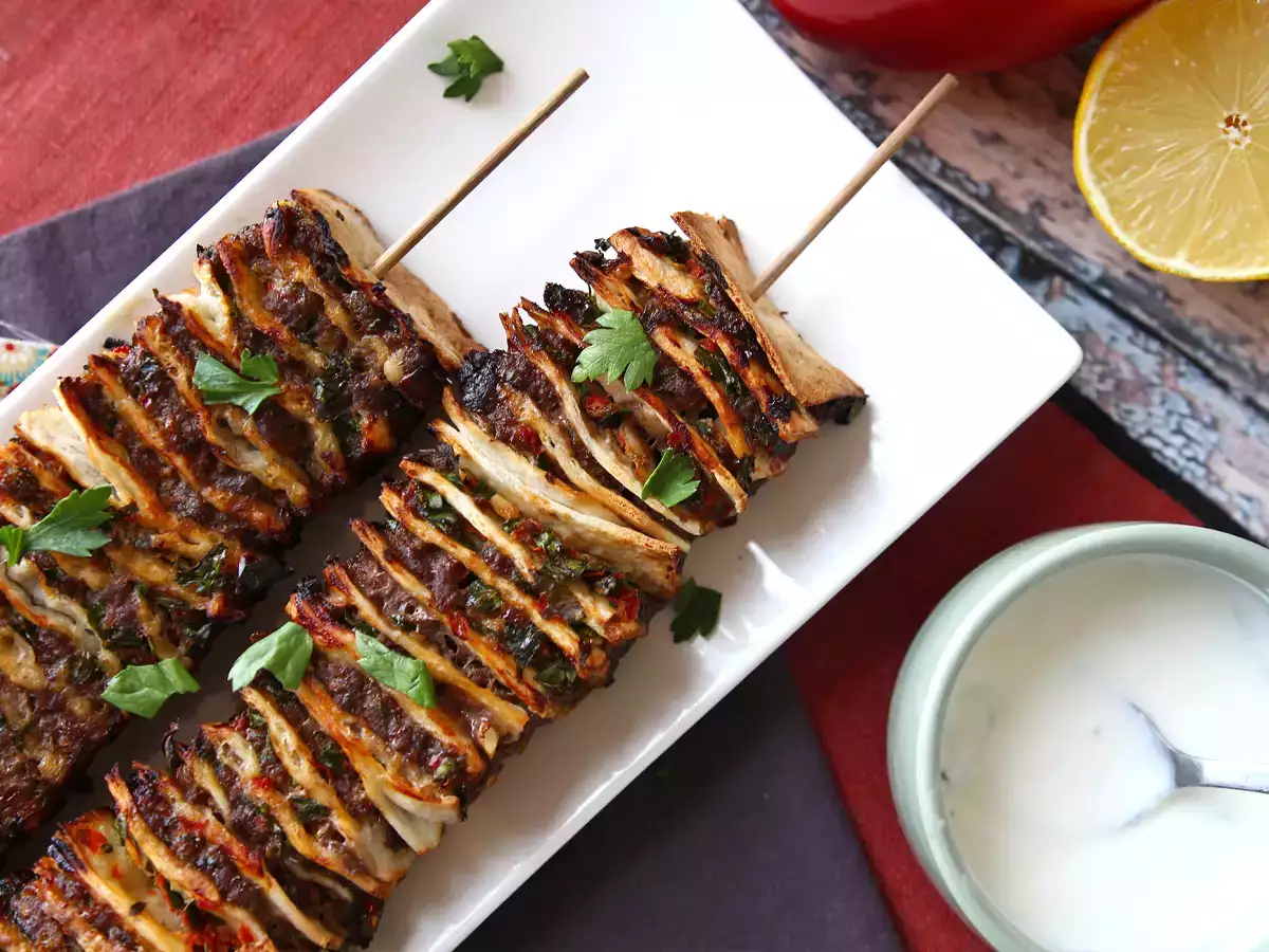 Recept Lavash kebab tortillával, a híres könnyű sütőben sült kebab!