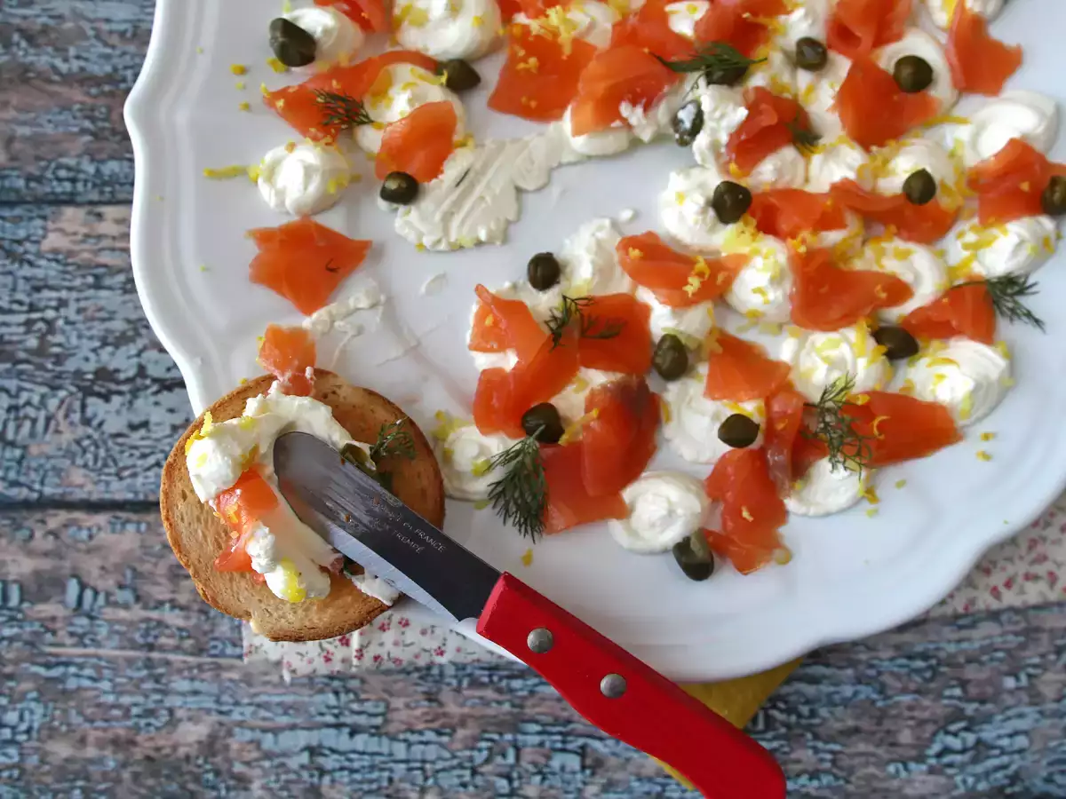 Recept Füstölt lazac aperitif kenhető