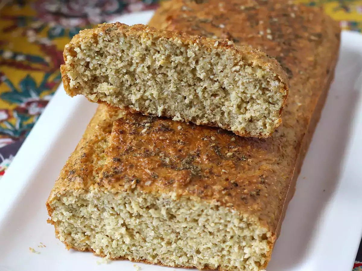 Recept Gluténmentes zabpelyhes kenyér joghurttal és tojással: fehérjedús, egészséges és könnyen elkészíthető recept