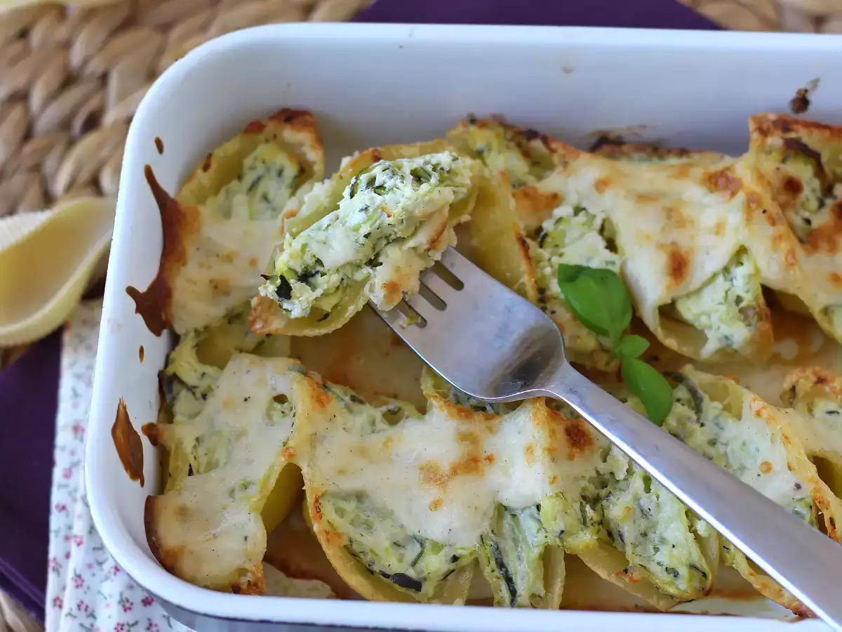 Recept Conchiglioni töltött ricotta, cukkini és citrom: krémes és au gratin a sütőben
