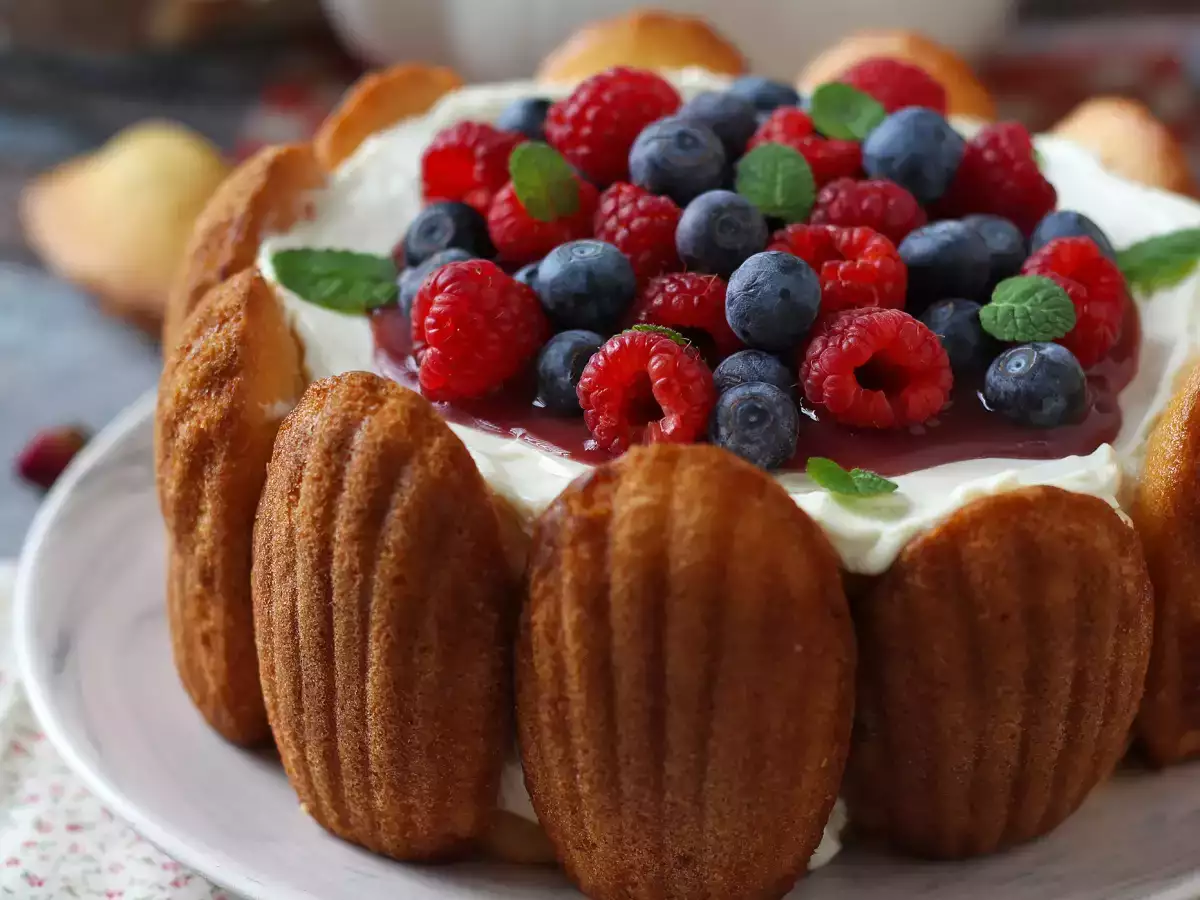 Recept Vörös gyümölcsös charlotte madeleines-szel