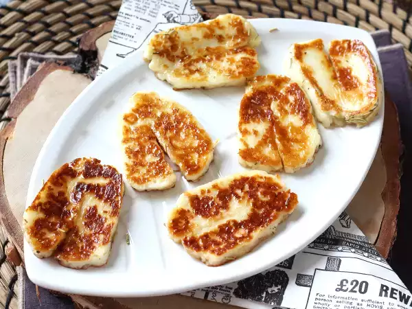Recept Édes-savanyú palacsintában sült halloumi mézzel és rozmaringgal