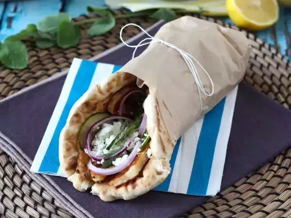 Recept Gyros halloumival, a görög szendvics vegetáriánus változata!