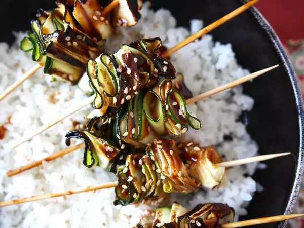 Recept Cukkini kebab finom, fűszeres ázsiai mártással