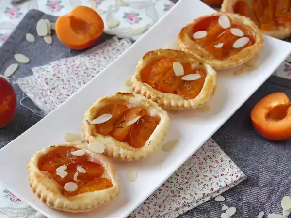 Recept Sárgabarackos tartelettes tatin, a gyors desszert, ha vendégeid vannak!