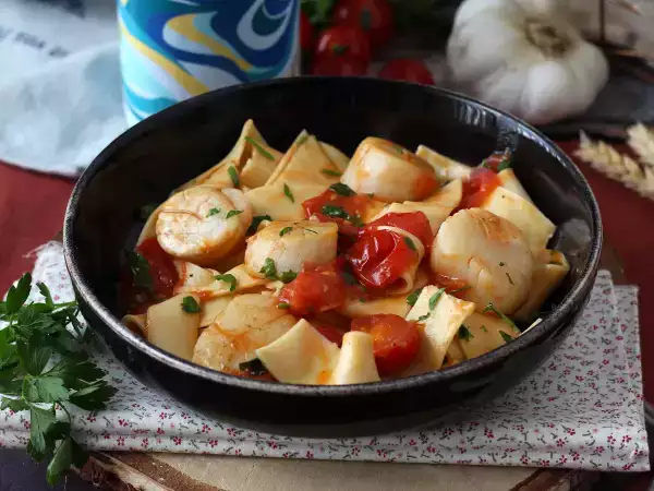 Recept Tészta fésűkagylóval, egy elegáns tenger gyümölcsei első fogás