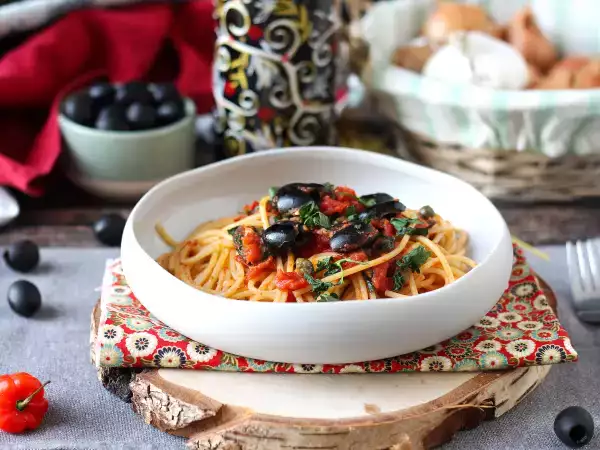 Recept Spaghetti alla puttanesca, egy gyors és ízletes első fogás