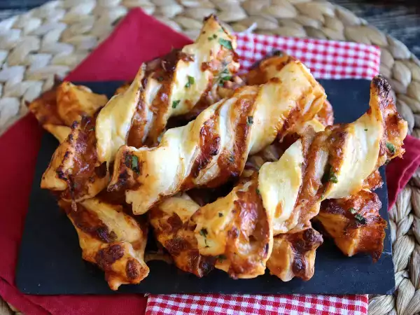Recept Maxi leveles tésztacsavarok (paradicsom, sonka, mozzarella, petrezselyem)
