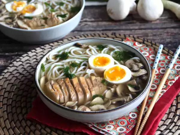 Recept Csirke ramen: ennek az ikonikus ázsiai ételnek az egyszerű változata!