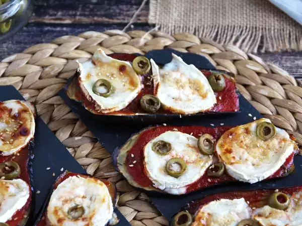 Recept Padlizsán pirítós paradicsommal és kecskesajtos coulis-val