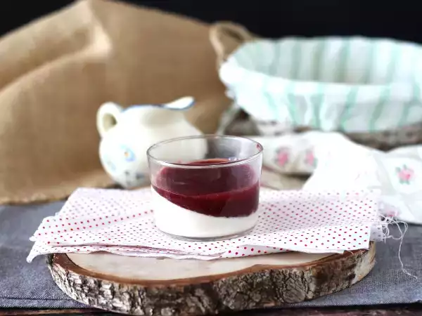 Recept Panna cotta bogyós gyümölcsös coulis-szal