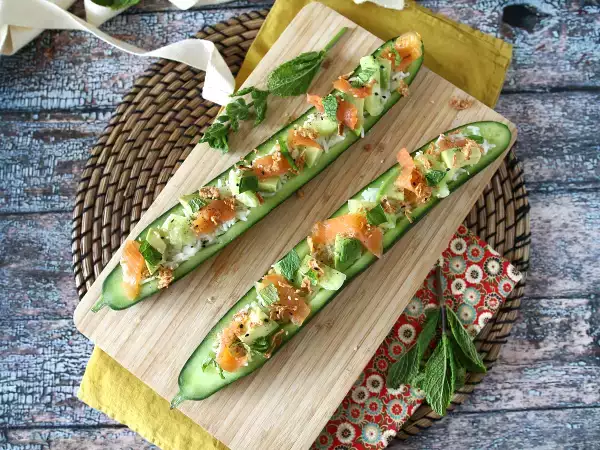 Recept Uborka rizzsel, füstölt lazaccal, avokádóval és mentával