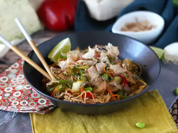 Recept Yakisoba, kevergetve sült tészta zöldségekkel