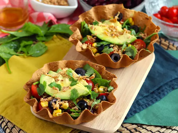 Recept Hogyan készítsünk tortilla tálakat? az egyszerű saláta mosogatás nélkül!