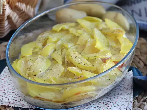 Recept Egyszerű burgonyás és füstölt lazacos gratin!
