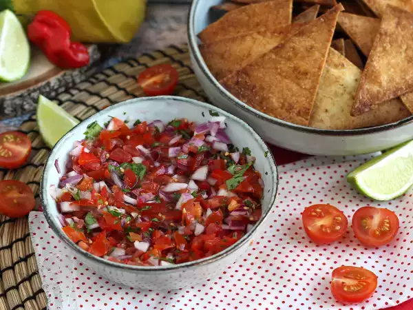 Recept Pico de gallo és házi készítésű tortilla chipsek