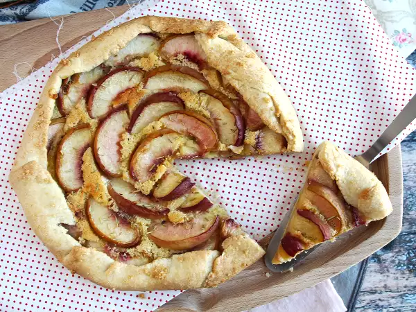 Recept Rusztikus barackos és rozmaringos torta