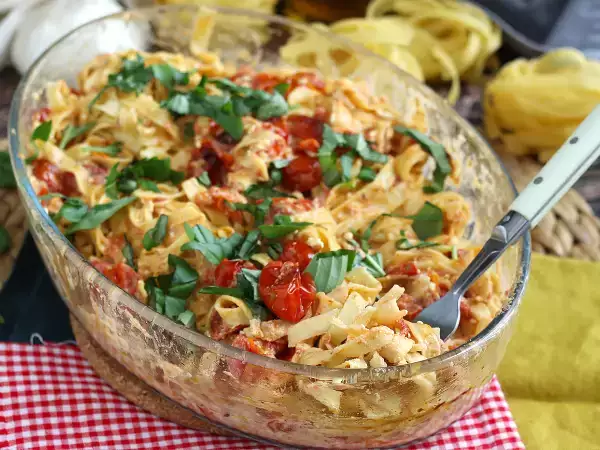 Recept Tagliatelle feta cseresznyeparadicsom - sült feta tészta