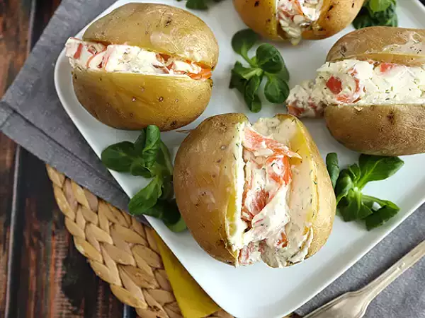 Recept Füstölt lazaccal és fromage frais-val töltött burgonya