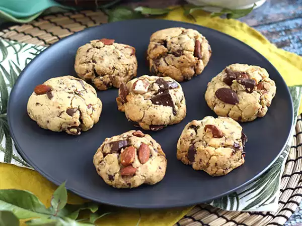 Recept Csokoládé, mogyoró és mandula sütik