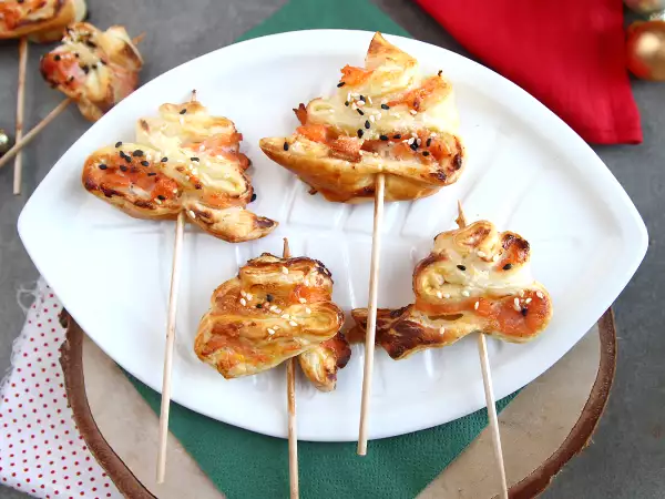 Recept Leveles tészta fenyőfák kétféle lazaccal