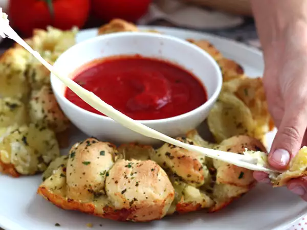 Recept Mozzarellával töltött pizza korona