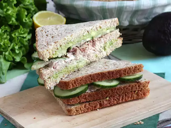 Recept Tonhal és avokádó klubszendvics