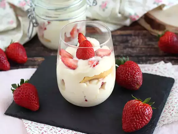 Recept Hűtött eper tiramisu verrines