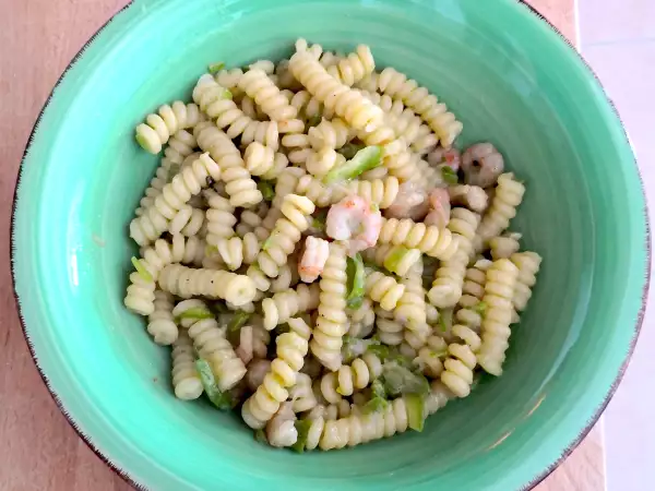 Recept Fusilli cukkinivel, garnélarákkal és gyömbérrel