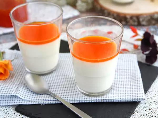 Recept Vaníliás panna cotta sárgabarack coulis-szal