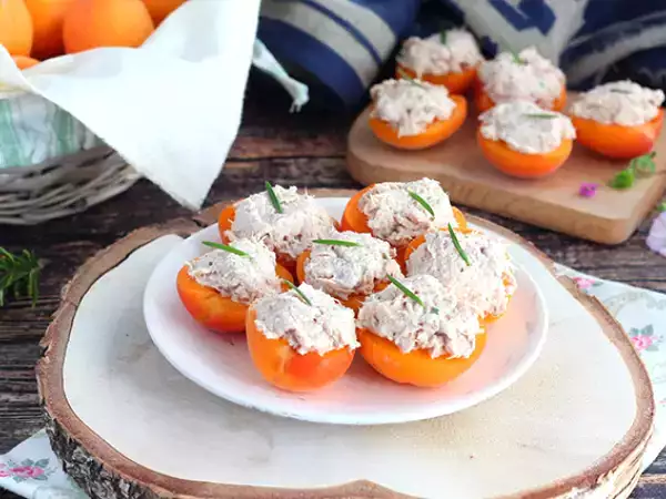 Recept Tonhallal és rozmaringgal töltött sárgabarackok