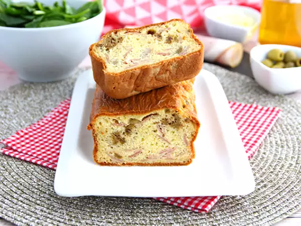 Recept Sonkás-sajtos sütemény zöld olajbogyóval