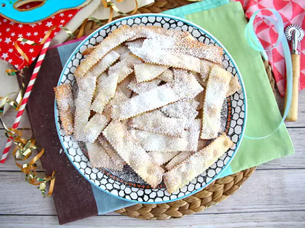 Recept Chiacchiere di carnevale - olasz sült bogáncsok