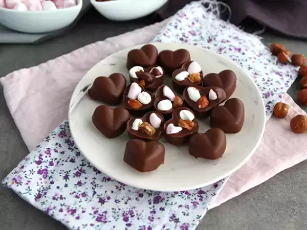 Recept Mályvacukor és mogyorós csokoládék