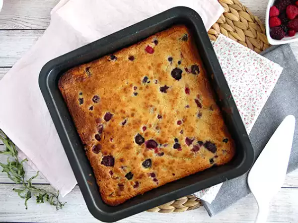 Recept Fehér csokoládé és piros gyümölcsös brownie (blondie)